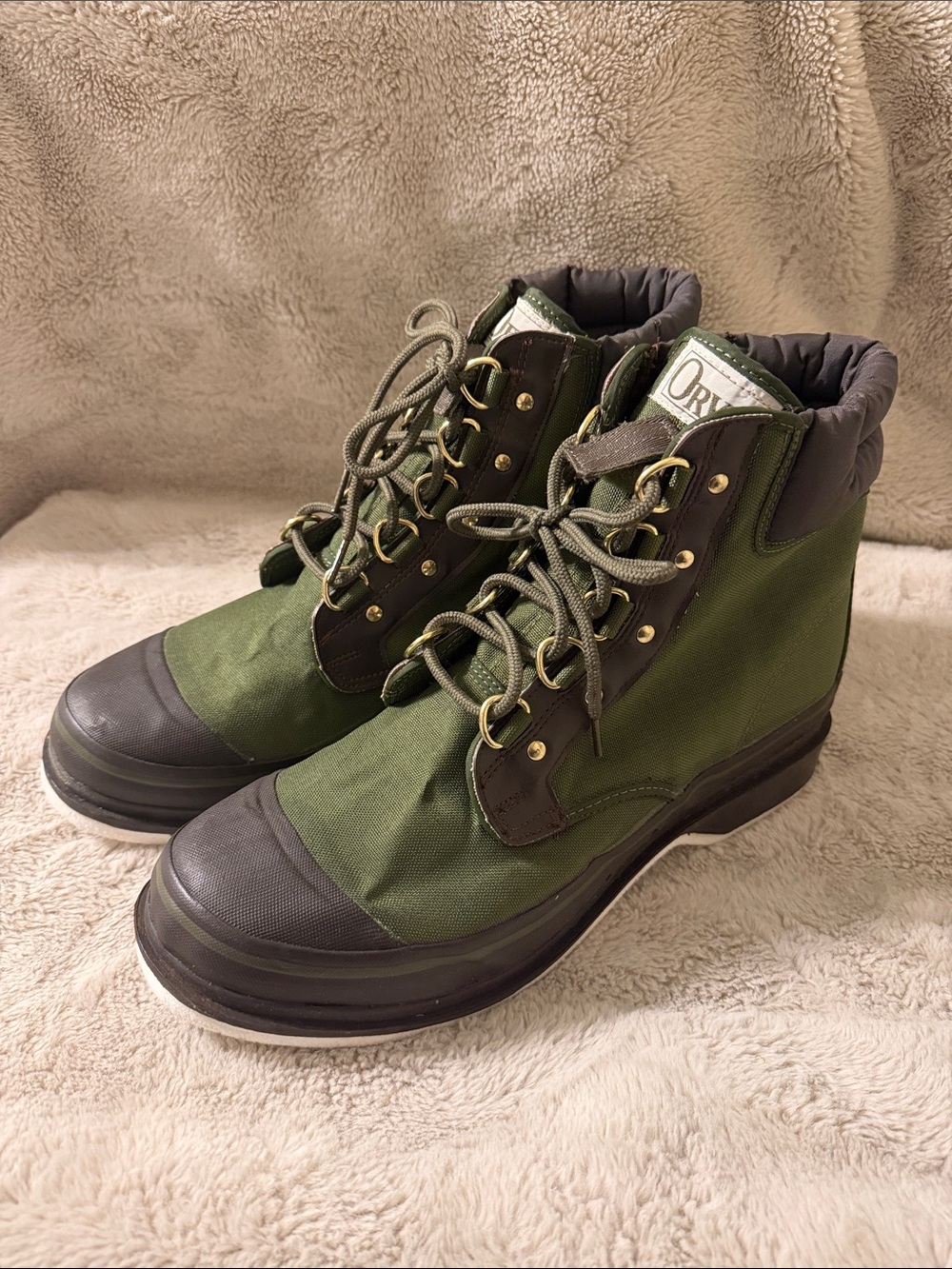 Orvis Olive Green & Black Waterproof Lace-Up Boots